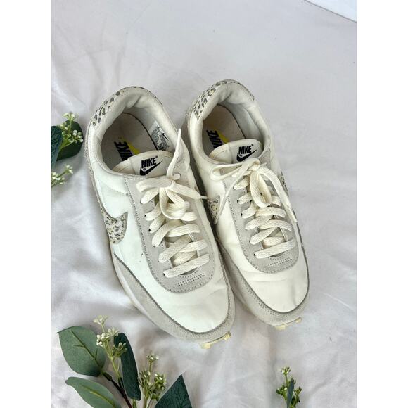 Nike Daybreak SE Women’s Leopard Print Swoosh Sneakers - Size 8 - Picture 1 of 3